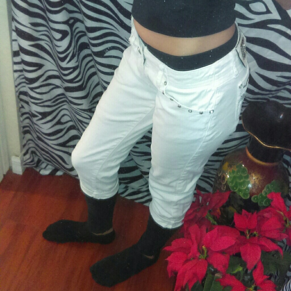 Grace in LA white Capri's